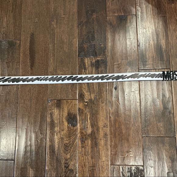 NEW with Defects. Womens’s Moschino Belt. Size 42. Retails For 340 EU. - Picture 3 of 5